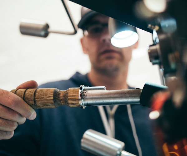 TVT体育手机App界面展示，显示实时比分和直播画面